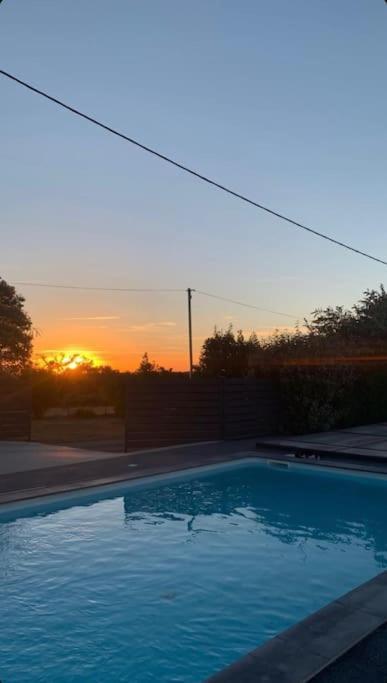 Loue Ancien Moulin A Vent Avec Piscine Et Jacuzzi Villa Neuvy-Bouin Exterior foto